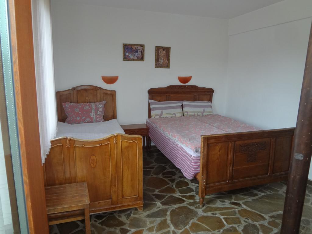 Guest House Diabora อาร์บานาซิ ภายนอก รูปภาพ