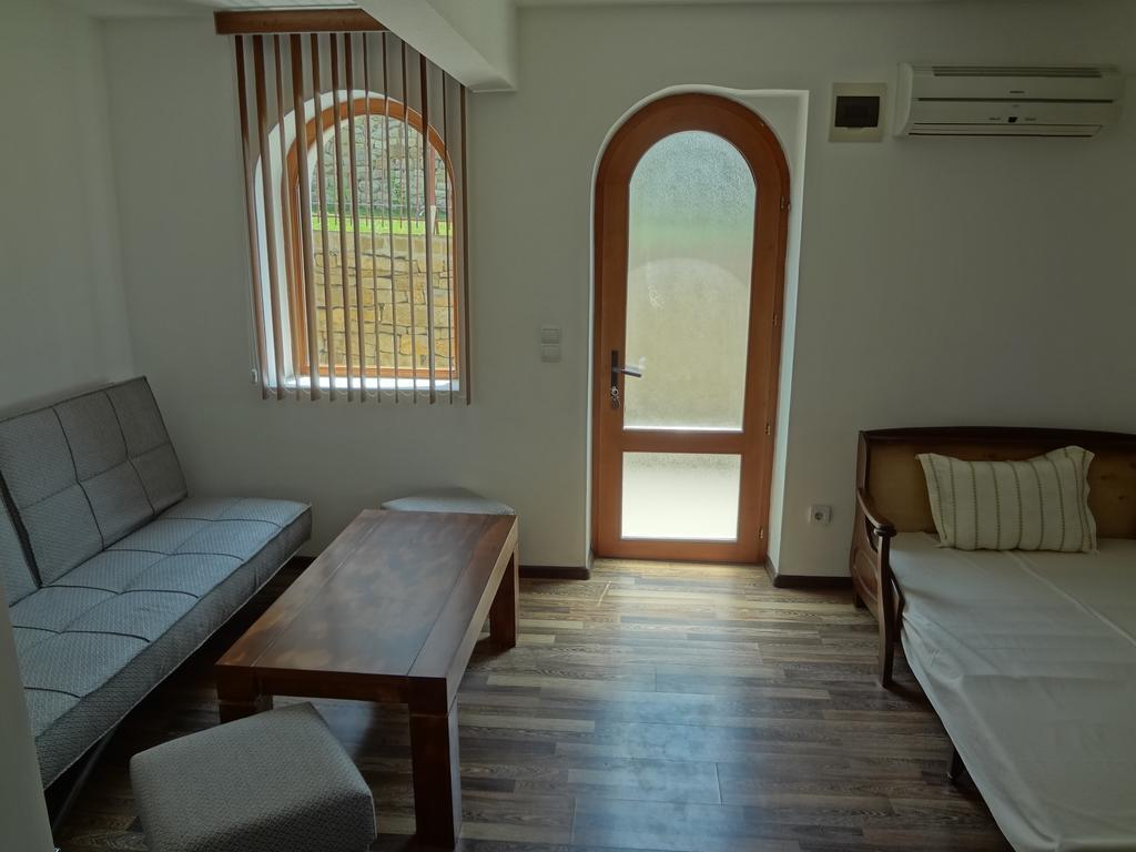 Guest House Diabora อาร์บานาซิ ภายนอก รูปภาพ