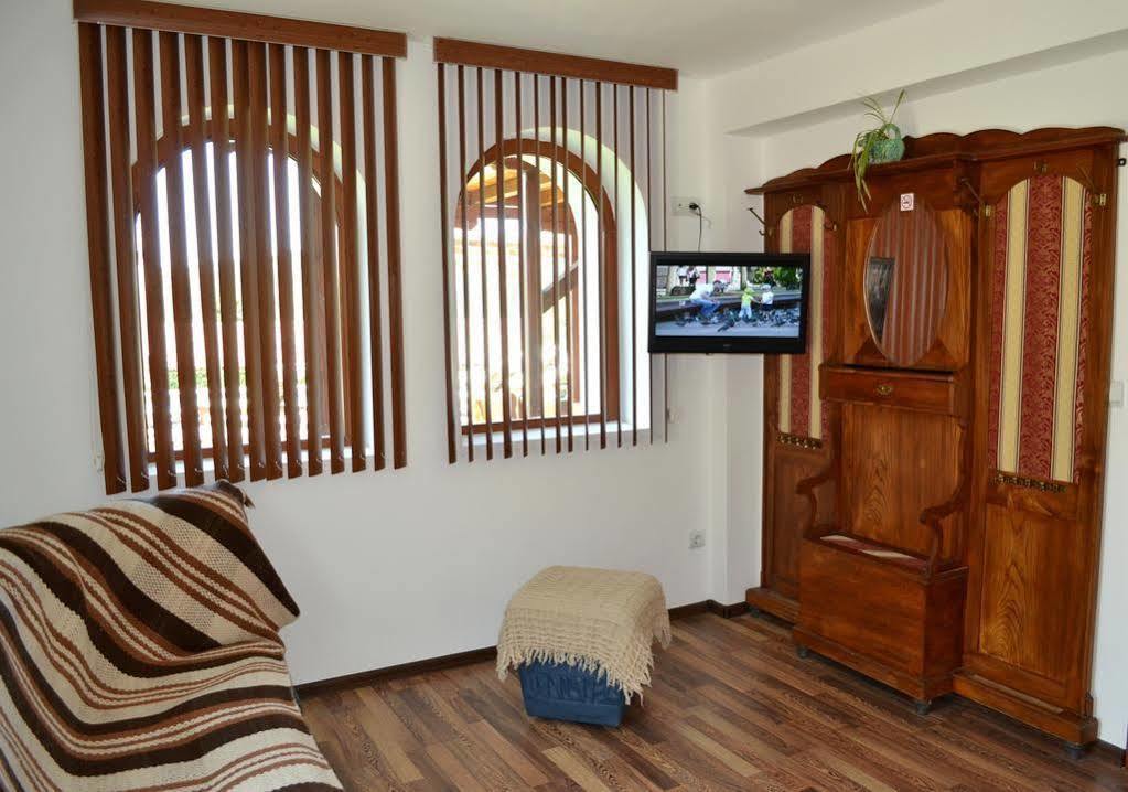 Guest House Diabora อาร์บานาซิ ภายนอก รูปภาพ