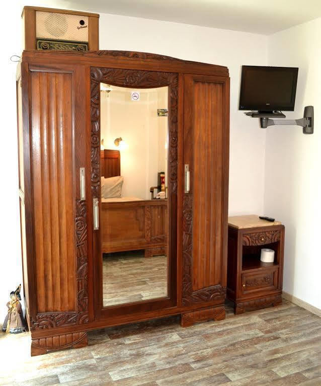 Guest House Diabora อาร์บานาซิ ภายนอก รูปภาพ