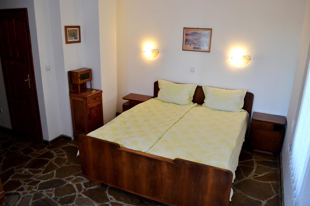 Guest House Diabora อาร์บานาซิ ห้อง รูปภาพ