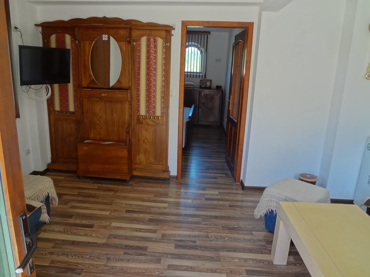 Guest House Diabora อาร์บานาซิ ภายนอก รูปภาพ