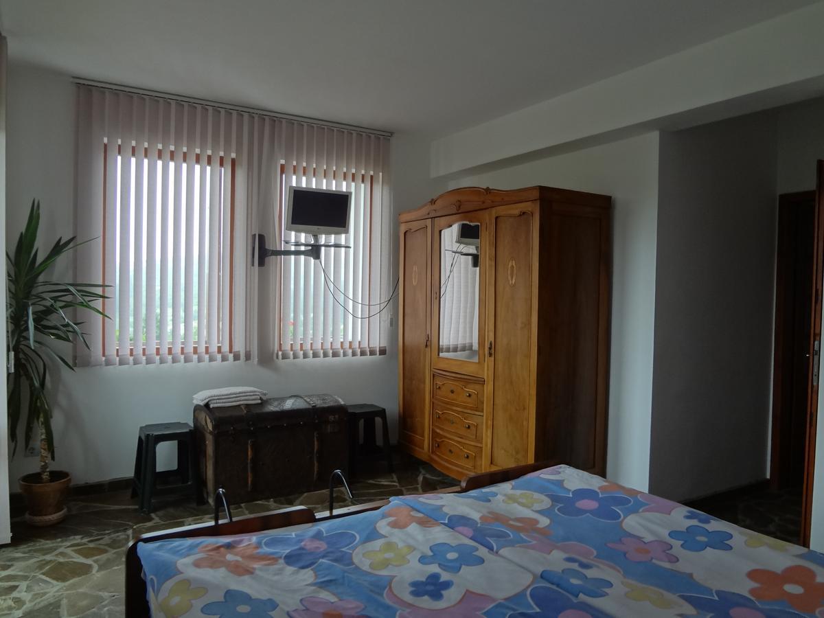 Guest House Diabora อาร์บานาซิ ภายนอก รูปภาพ