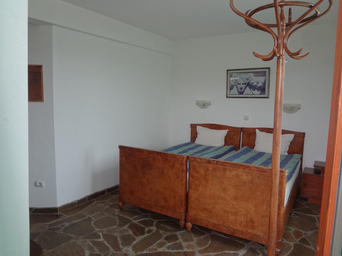 Guest House Diabora อาร์บานาซิ ภายนอก รูปภาพ