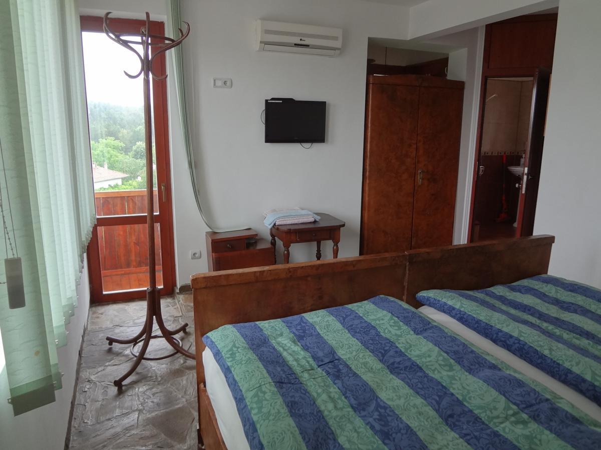 Guest House Diabora อาร์บานาซิ ภายนอก รูปภาพ